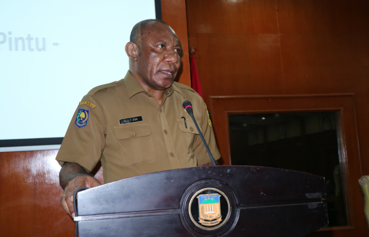 Gubernur Sudarmo Mulai Berkantor